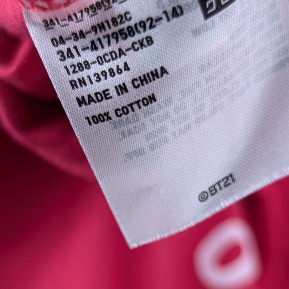 UNIQLO BT21 TATA Super Curious Red Graphic T-Shirt Mens Size M Casual Cotton Tee - Picture 3 of 5